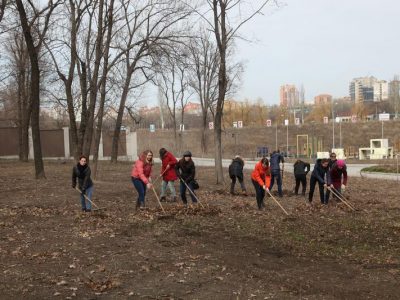 Студенты-медики приняли участие в городском субботнике