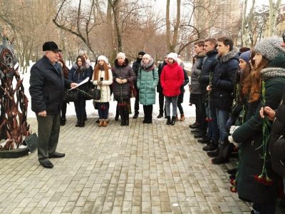 Студенты и преподаватели ДонНМУ им. М. Горького провели митинг, посвященный 29-й годовщине вывода советских войск из Афганистана