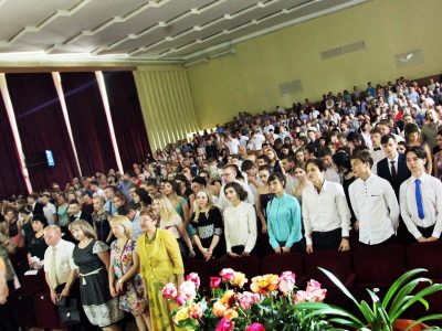 В структурном подразделении ГОО ВПО ДОННМУ ИМ. М. ГОРЬКОГО – Республиканском медицинском лицее-интернате с углубленным изучением естественных наук состоялся юбилейный выпуск